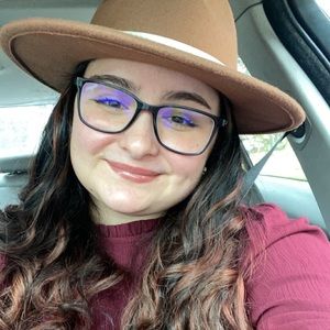 Meet your Posher, Briana